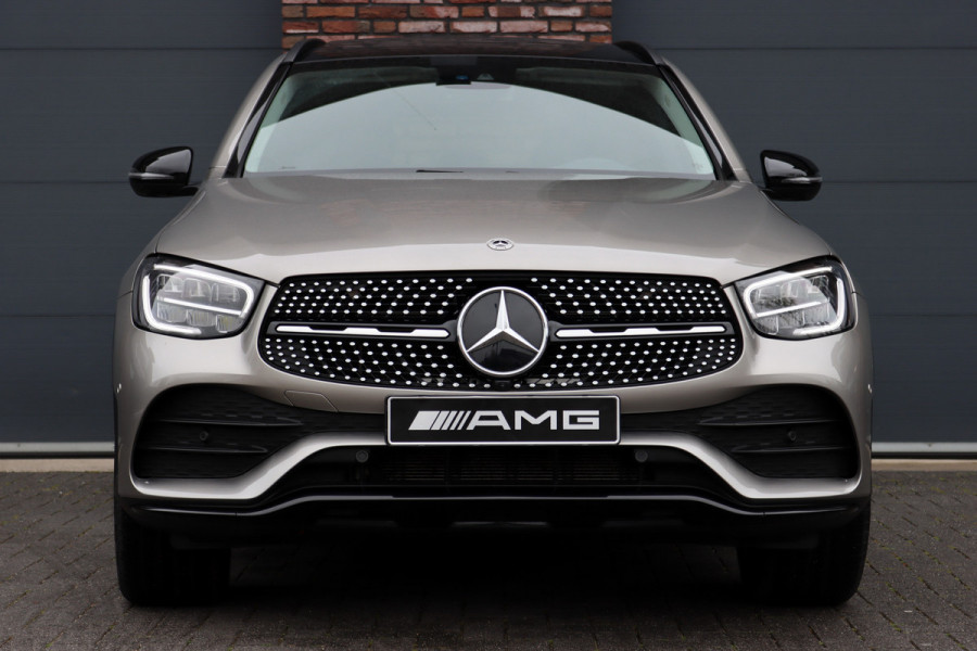Mercedes-Benz GLC 300e 4MATIC Premium+ AMG Line | Luchtvering | Distronic | Trekhaak | Verwarmd Stuurwiel | Burmester | Memory | Panoramadak | Leder |