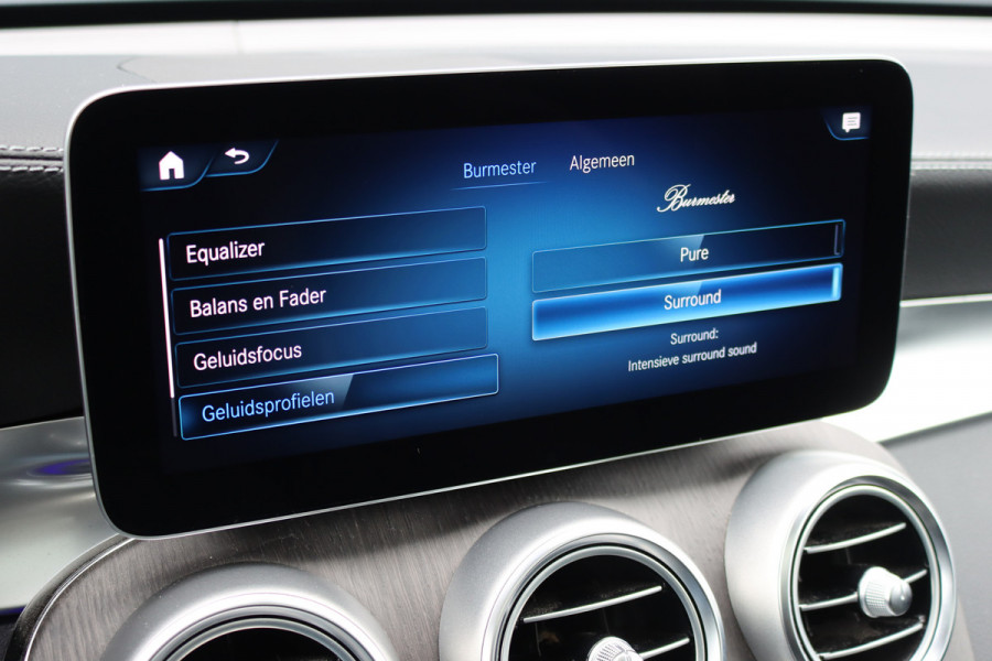 Mercedes-Benz GLC 300e 4MATIC Premium+ AMG Line | Luchtvering | Distronic | Trekhaak | Verwarmd Stuurwiel | Burmester | Memory | Panoramadak | Leder |