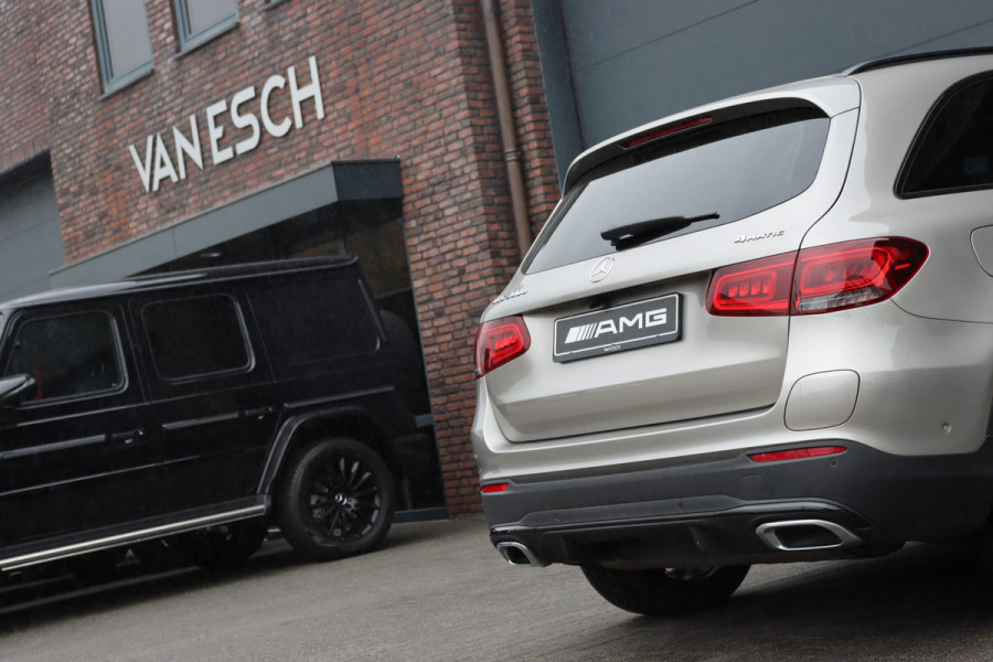 Mercedes-Benz GLC 300e 4MATIC Premium+ AMG Line | Luchtvering | Distronic | Trekhaak | Verwarmd Stuurwiel | Burmester | Memory | Panoramadak | Leder |