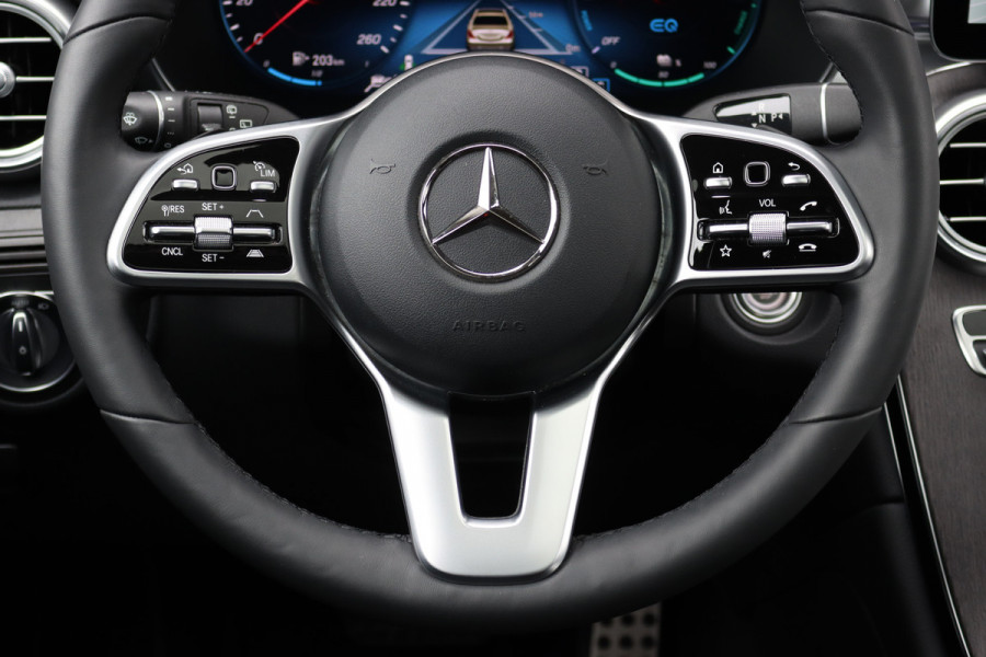 Mercedes-Benz GLC 300e 4MATIC Premium+ AMG Line | Luchtvering | Distronic | Trekhaak | Verwarmd Stuurwiel | Burmester | Memory | Panoramadak | Leder |
