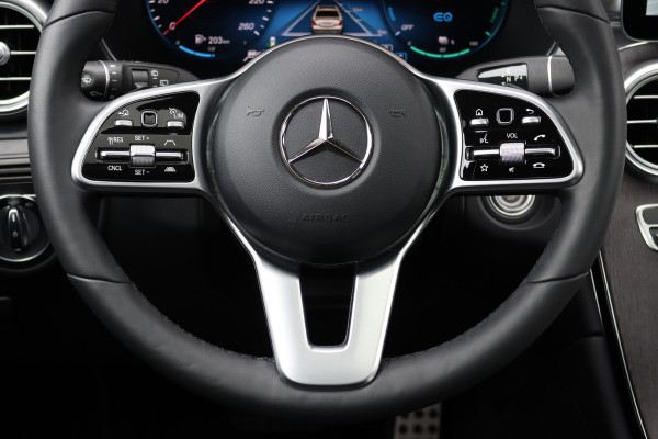 Mercedes-Benz GLC 300e 4MATIC Premium+ AMG Line | Luchtvering | Distronic | Trekhaak | Verwarmd Stuurwiel | Burmester | Memory | Panoramadak | Leder |