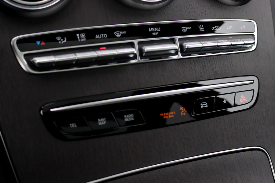 Mercedes-Benz GLC 300e 4MATIC Premium+ AMG Line | Luchtvering | Distronic | Trekhaak | Verwarmd Stuurwiel | Burmester | Memory | Panoramadak | Leder |