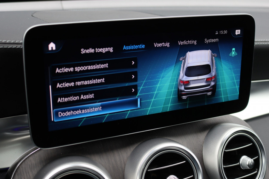 Mercedes-Benz GLC 300e 4MATIC Premium+ AMG Line | Luchtvering | Distronic | Trekhaak | Verwarmd Stuurwiel | Burmester | Memory | Panoramadak | Leder |