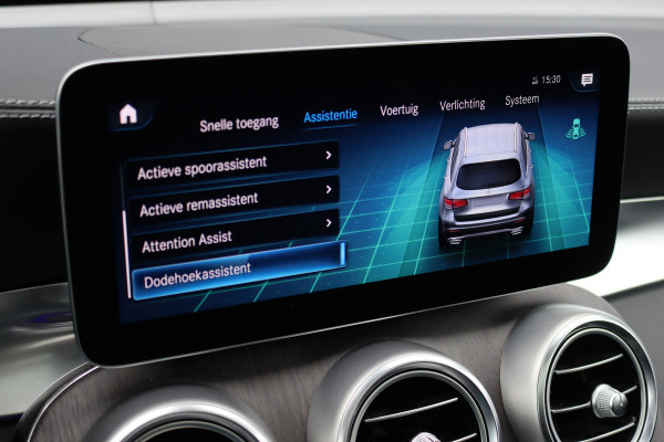 Mercedes-Benz GLC 300e 4MATIC Premium+ AMG Line | Luchtvering | Distronic | Trekhaak | Verwarmd Stuurwiel | Burmester | Memory | Panoramadak | Leder |