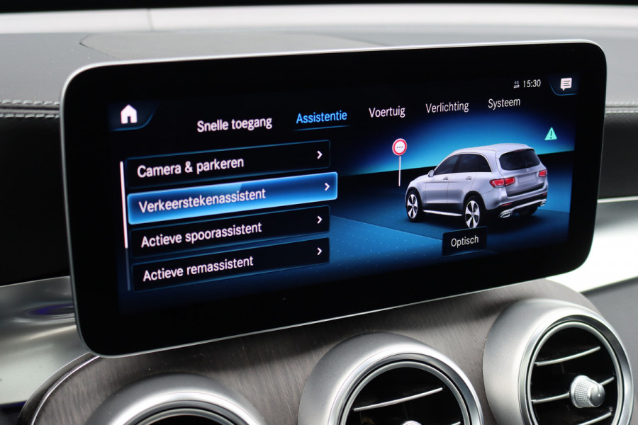 Mercedes-Benz GLC 300e 4MATIC Premium+ AMG Line | Luchtvering | Distronic | Trekhaak | Verwarmd Stuurwiel | Burmester | Memory | Panoramadak | Leder |
