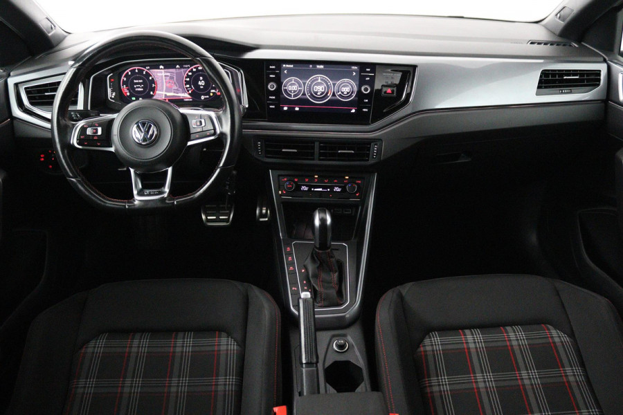 Volkswagen Polo 2.0 TSI GTI (PANORAMADAK, STOELVERWARMING, ACHTERUITRIJCAMERA, AUTOMAAT, CRUISE ADAPTIEF, PARKEERSENSOREN)