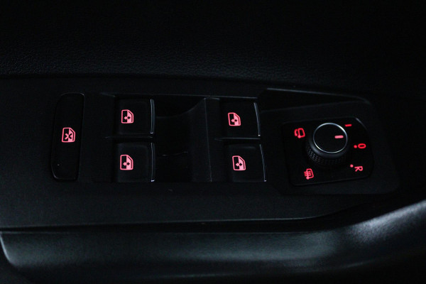 Volkswagen Polo 2.0 TSI GTI (PANORAMADAK, STOELVERWARMING, ACHTERUITRIJCAMERA, AUTOMAAT, CRUISE ADAPTIEF, PARKEERSENSOREN)