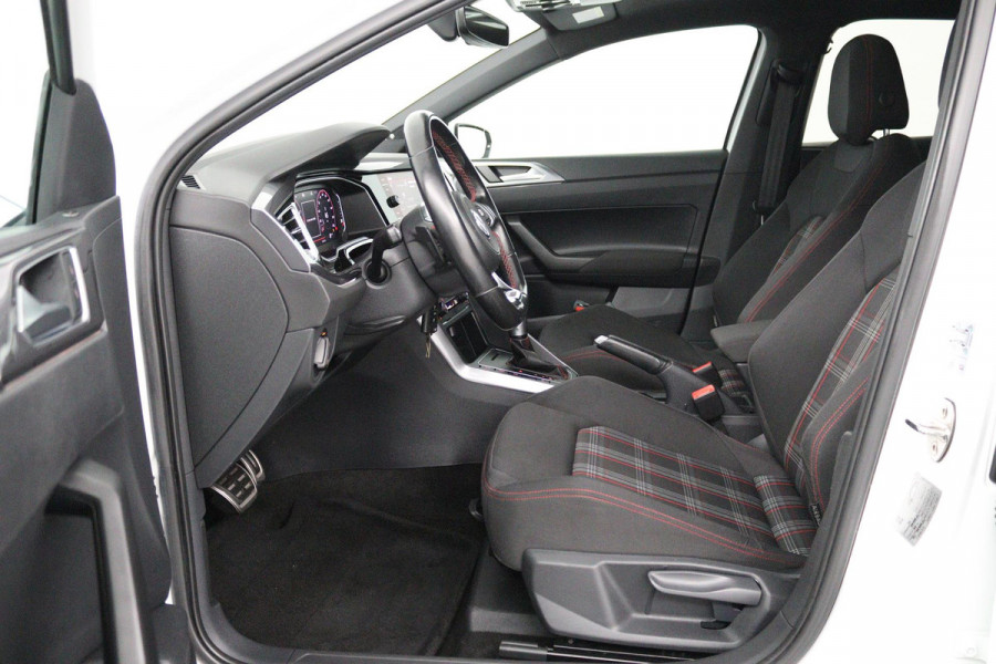 Volkswagen Polo 2.0 TSI GTI (PANORAMADAK, STOELVERWARMING, ACHTERUITRIJCAMERA, AUTOMAAT, CRUISE ADAPTIEF, PARKEERSENSOREN)