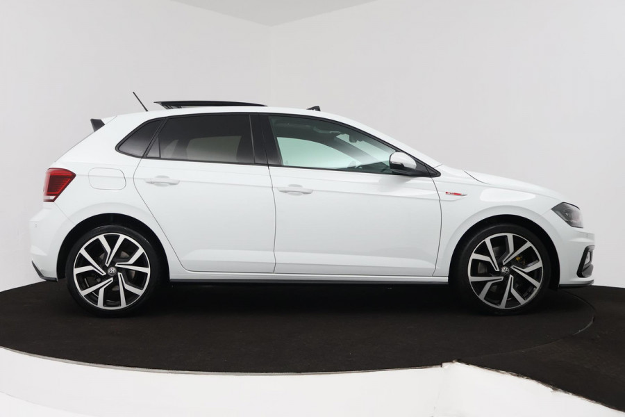 Volkswagen Polo 2.0 TSI GTI (PANORAMADAK, STOELVERWARMING, ACHTERUITRIJCAMERA, AUTOMAAT, CRUISE ADAPTIEF, PARKEERSENSOREN)