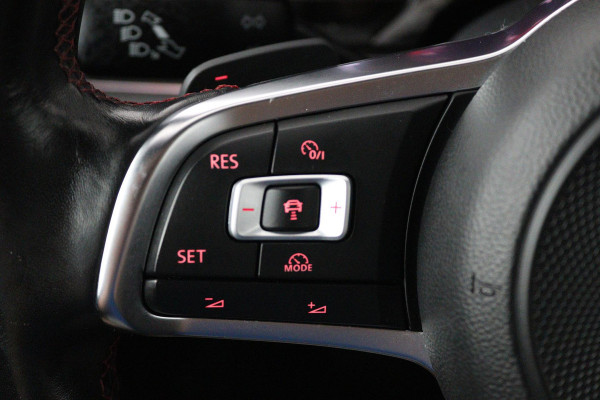 Volkswagen Polo 2.0 TSI GTI (PANORAMADAK, STOELVERWARMING, ACHTERUITRIJCAMERA, AUTOMAAT, CRUISE ADAPTIEF, PARKEERSENSOREN)