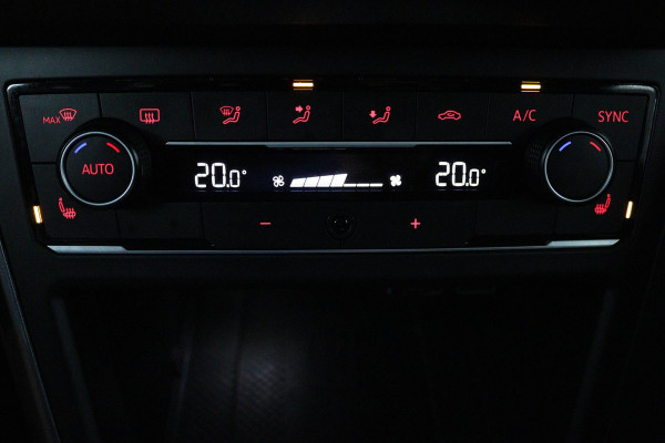 Volkswagen Polo 2.0 TSI GTI (PANORAMADAK, STOELVERWARMING, ACHTERUITRIJCAMERA, AUTOMAAT, CRUISE ADAPTIEF, PARKEERSENSOREN)