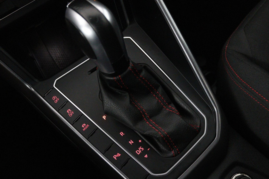 Volkswagen Polo 2.0 TSI GTI (PANORAMADAK, STOELVERWARMING, ACHTERUITRIJCAMERA, AUTOMAAT, CRUISE ADAPTIEF, PARKEERSENSOREN)