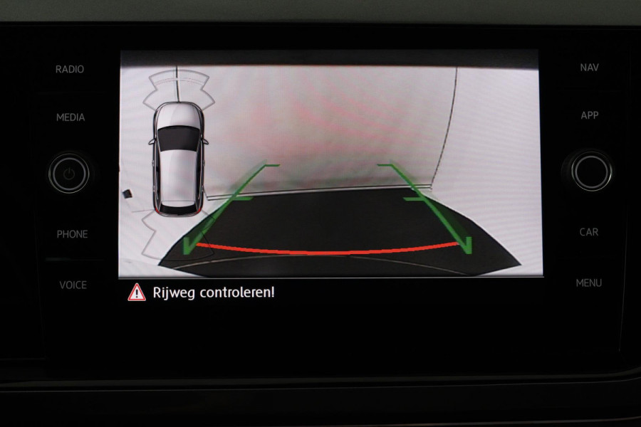Volkswagen Polo 2.0 TSI GTI (PANORAMADAK, STOELVERWARMING, ACHTERUITRIJCAMERA, AUTOMAAT, CRUISE ADAPTIEF, PARKEERSENSOREN)