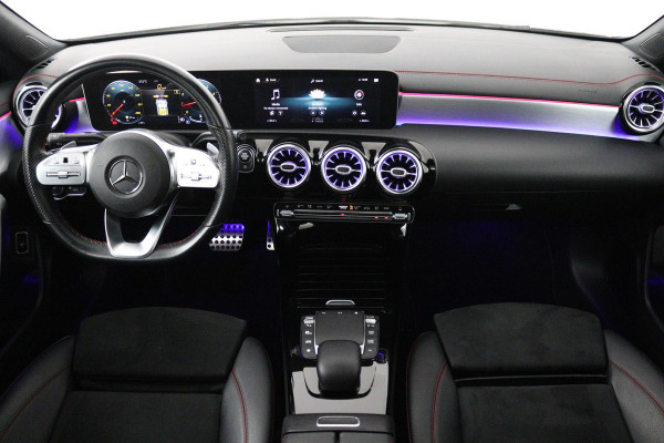 Mercedes-Benz CLA-Klasse 180 Business Solution AMG (PANORAMADAK, SFEERVERLICHTING, STOELVERWARMING, CAMERA, GOED ONDERHOUDEN)