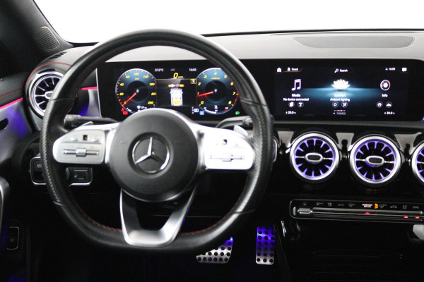 Mercedes-Benz CLA-Klasse 180 Business Solution AMG (PANORAMADAK, SFEERVERLICHTING, STOELVERWARMING, CAMERA, GOED ONDERHOUDEN)