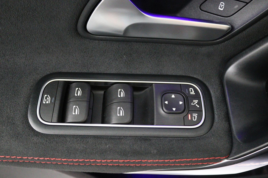 Mercedes-Benz CLA-Klasse 180 Business Solution AMG (PANORAMADAK, SFEERVERLICHTING, STOELVERWARMING, CAMERA, GOED ONDERHOUDEN)