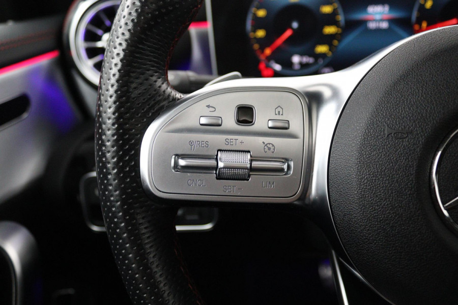 Mercedes-Benz CLA-Klasse 180 Business Solution AMG (PANORAMADAK, SFEERVERLICHTING, STOELVERWARMING, CAMERA, GOED ONDERHOUDEN)