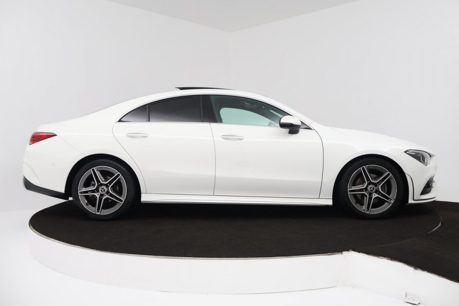 Mercedes-Benz CLA-Klasse 180 Business Solution AMG (PANORAMADAK, SFEERVERLICHTING, STOELVERWARMING, CAMERA, GOED ONDERHOUDEN)