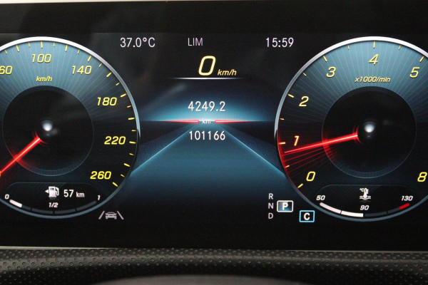 Mercedes-Benz CLA-Klasse 180 Business Solution AMG (PANORAMADAK, SFEERVERLICHTING, STOELVERWARMING, CAMERA, GOED ONDERHOUDEN)