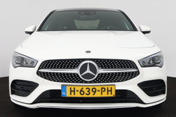 Mercedes-Benz CLA-Klasse 180 Business Solution AMG (PANORAMADAK, SFEERVERLICHTING, STOELVERWARMING, CAMERA, GOED ONDERHOUDEN)