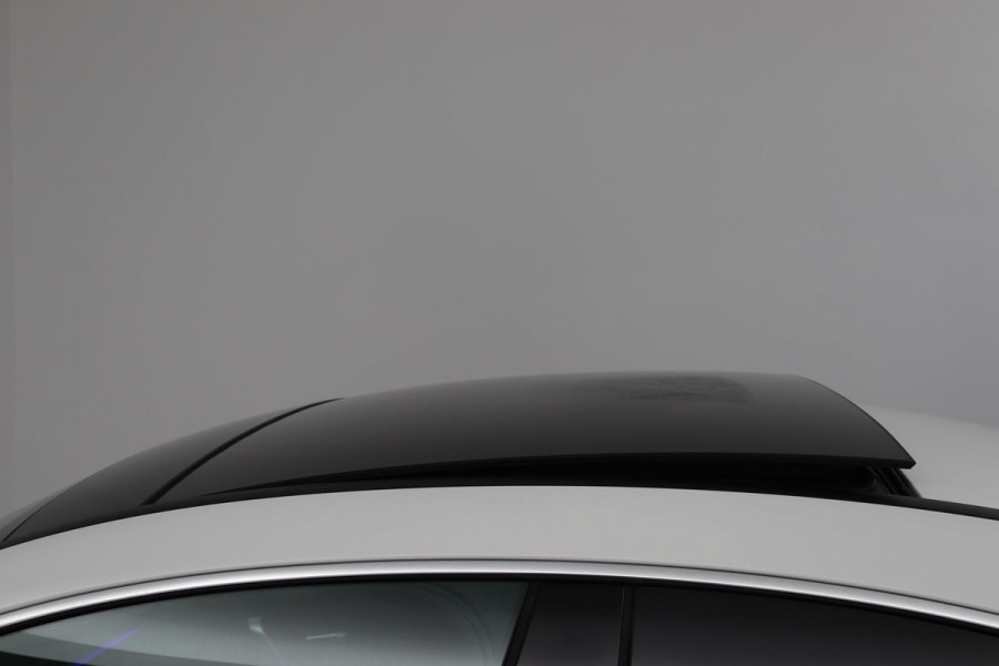 Mercedes-Benz CLA-Klasse 180 Business Solution AMG (PANORAMADAK, SFEERVERLICHTING, STOELVERWARMING, CAMERA, GOED ONDERHOUDEN)