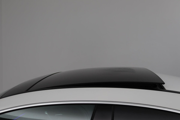 Mercedes-Benz CLA-Klasse 180 Business Solution AMG (PANORAMADAK, SFEERVERLICHTING, STOELVERWARMING, CAMERA, GOED ONDERHOUDEN)