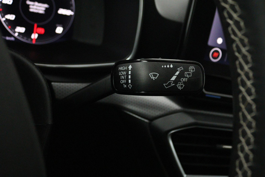 Seat Leon 1.5 TSI FR Ultimate Edition (ACHTERUITRIJCAMERA, STOELVERWARMING, NAVIGATIE, STUURVERWARMING, CRUISE, PARKEERSENSOREN)