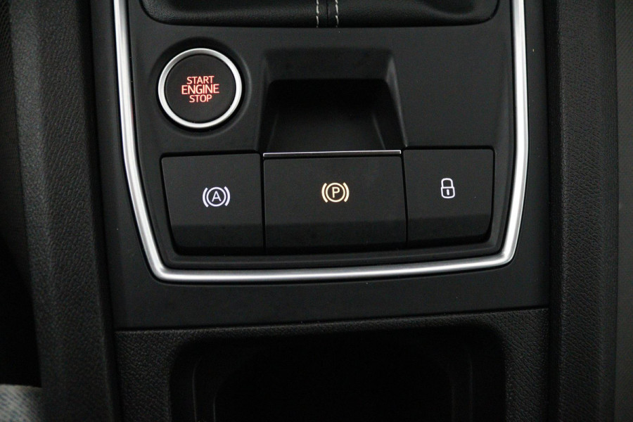 Seat Leon 1.5 TSI FR Ultimate Edition (ACHTERUITRIJCAMERA, STOELVERWARMING, NAVIGATIE, STUURVERWARMING, CRUISE, PARKEERSENSOREN)