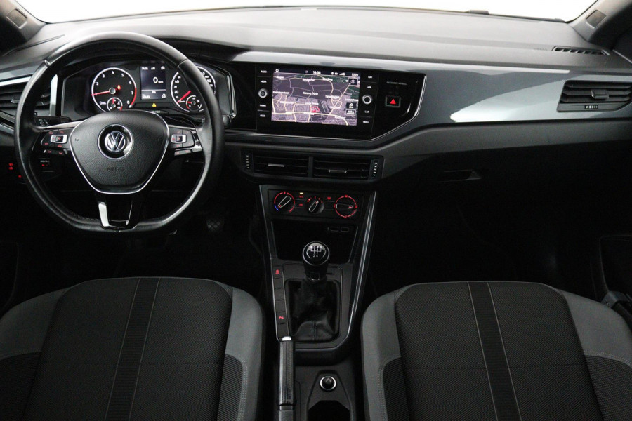 Volkswagen Polo 1.0 TSI Comfortline (PARKEERSENSOREN, CRUISE ADAPTIEF, NAVIGATIE, NL-AUTO, GOED ONDERHOUDEN)