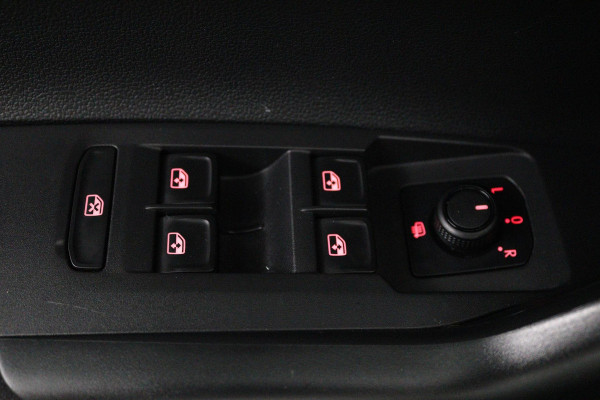 Volkswagen Polo 1.0 TSI Comfortline (PARKEERSENSOREN, CRUISE ADAPTIEF, NAVIGATIE, NL-AUTO, GOED ONDERHOUDEN)