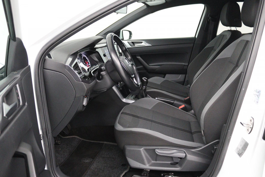 Volkswagen Polo 1.0 TSI Comfortline (PARKEERSENSOREN, CRUISE ADAPTIEF, NAVIGATIE, NL-AUTO, GOED ONDERHOUDEN)