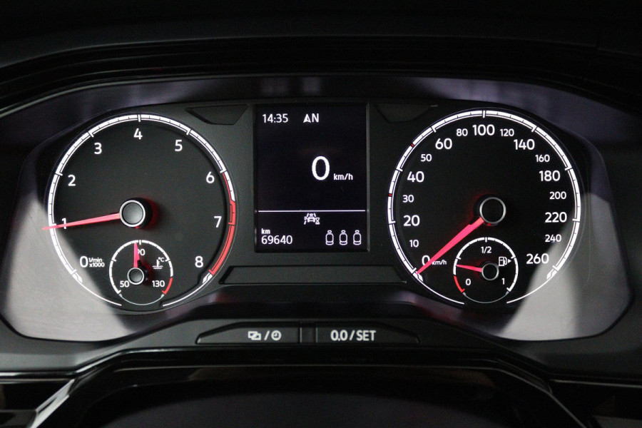 Volkswagen Polo 1.0 TSI Comfortline (PARKEERSENSOREN, CRUISE ADAPTIEF, NAVIGATIE, NL-AUTO, GOED ONDERHOUDEN)