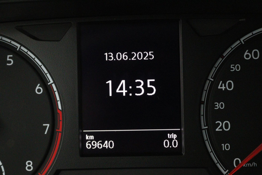 Volkswagen Polo 1.0 TSI Comfortline (PARKEERSENSOREN, CRUISE ADAPTIEF, NAVIGATIE, NL-AUTO, GOED ONDERHOUDEN)