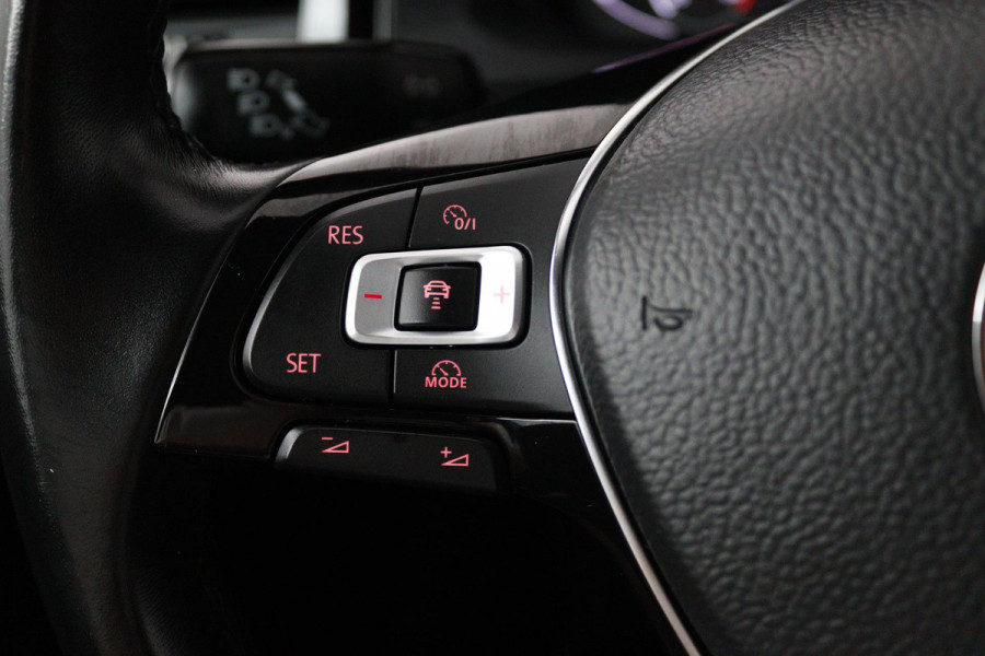 Volkswagen Polo 1.0 TSI Comfortline (PARKEERSENSOREN, CRUISE ADAPTIEF, NAVIGATIE, NL-AUTO, GOED ONDERHOUDEN)