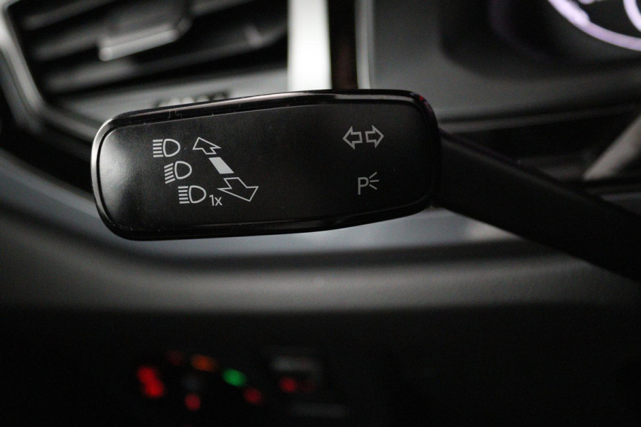 Volkswagen Polo 1.0 TSI Comfortline (PARKEERSENSOREN, CRUISE ADAPTIEF, NAVIGATIE, NL-AUTO, GOED ONDERHOUDEN)