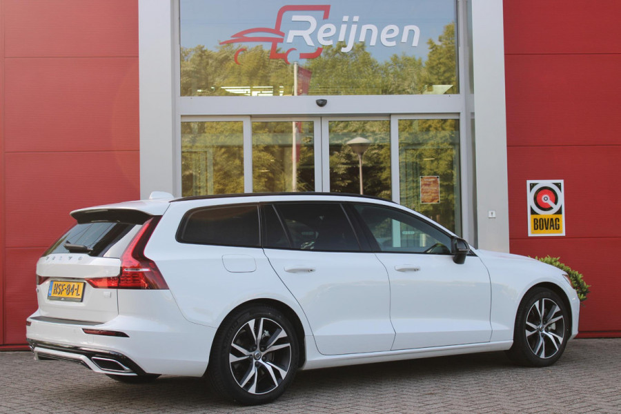Volvo V60 2.0 T6 340PK RECHARGE LONG RANGE AWD R-DESIGN **NIEUW STAAT ** 18,8KWH | ELEKTRISCH BEDIENBARE VOORSTOELEN MET GEHEUGEN OP BESTUURDERSSTOEL | 18" 5-Y SPAAKS MATT BLACK / DIAMOND CUT R-DESIGN WIELEN | HIGH PERFORMANCE SOUND HARMAN KARDON | ADAPTIVE CRUISE CONTROL | ACHTERUITRIJ CAMERA | GETINTE RUITEN | PARKEERSENSOREN VOOR EN ACHTER | STOEL/STUUR VERWARMING | BEKLEDING R-DESIGN NAPPA LEDER / TEXTIEL CHARCOAL IN COMBINATIE MET SPORTSTOELEN | KEYLESS ENTRY/START | ELEKTRISCH BEDIENBARE ACHTERKLEP |