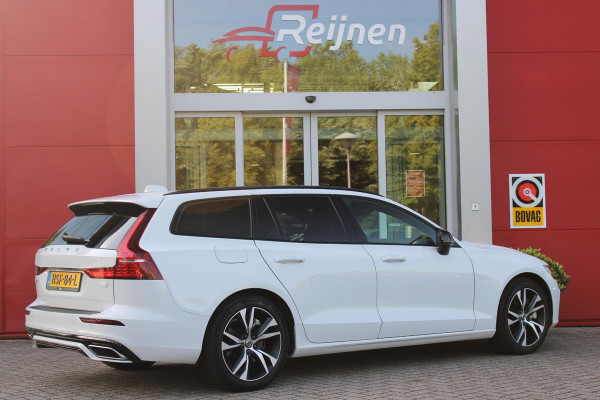 Volvo V60 2.0 T6 340PK RECHARGE LONG RANGE AWD R-DESIGN **NIEUW STAAT ** 18,8KWH | ELEKTRISCH BEDIENBARE VOORSTOELEN MET GEHEUGEN OP BESTUURDERSSTOEL | 18" 5-Y SPAAKS MATT BLACK / DIAMOND CUT R-DESIGN WIELEN | HIGH PERFORMANCE SOUND HARMAN KARDON | ADAPTIVE CRUISE CONTROL | ACHTERUITRIJ CAMERA | GETINTE RUITEN | PARKEERSENSOREN VOOR EN ACHTER | STOEL/STUUR VERWARMING | BEKLEDING R-DESIGN NAPPA LEDER / TEXTIEL CHARCOAL IN COMBINATIE MET SPORTSTOELEN | KEYLESS ENTRY/START | ELEKTRISCH BEDIENBARE ACHTERKLEP |
