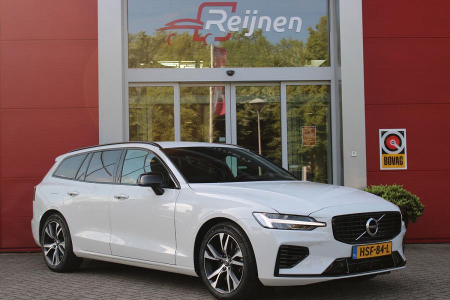 Volvo V60 2.0 T6 340PK RECHARGE LONG RANGE AWD R-DESIGN **NIEUW STAAT ** 18,8KWH | ELEKTRISCH BEDIENBARE VOORSTOELEN MET GEHEUGEN OP BESTUURDERSSTOEL | 18" 5-Y SPAAKS MATT BLACK / DIAMOND CUT R-DESIGN WIELEN | HIGH PERFORMANCE SOUND HARMAN KARDON | ADAPTIVE CRUISE CONTROL | ACHTERUITRIJ CAMERA | GETINTE RUITEN | PARKEERSENSOREN VOOR EN ACHTER | STOEL/STUUR VERWARMING | BEKLEDING R-DESIGN NAPPA LEDER / TEXTIEL CHARCOAL IN COMBINATIE MET SPORTSTOELEN | KEYLESS ENTRY/START | ELEKTRISCH BEDIENBARE ACHTERKLEP |