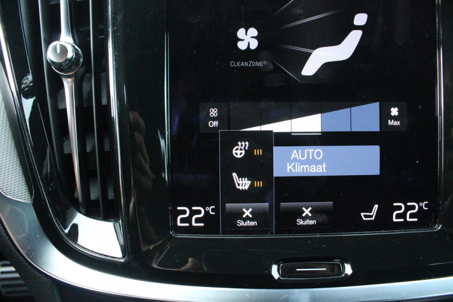 Volvo V60 2.0 T6 340PK RECHARGE LONG RANGE AWD R-DESIGN **NIEUW STAAT ** 18,8KWH | ELEKTRISCH BEDIENBARE VOORSTOELEN MET GEHEUGEN OP BESTUURDERSSTOEL | 18" 5-Y SPAAKS MATT BLACK / DIAMOND CUT R-DESIGN WIELEN | HIGH PERFORMANCE SOUND HARMAN KARDON | ADAPTIVE CRUISE CONTROL | ACHTERUITRIJ CAMERA | GETINTE RUITEN | PARKEERSENSOREN VOOR EN ACHTER | STOEL/STUUR VERWARMING | BEKLEDING R-DESIGN NAPPA LEDER / TEXTIEL CHARCOAL IN COMBINATIE MET SPORTSTOELEN | KEYLESS ENTRY/START | ELEKTRISCH BEDIENBARE ACHTERKLEP |