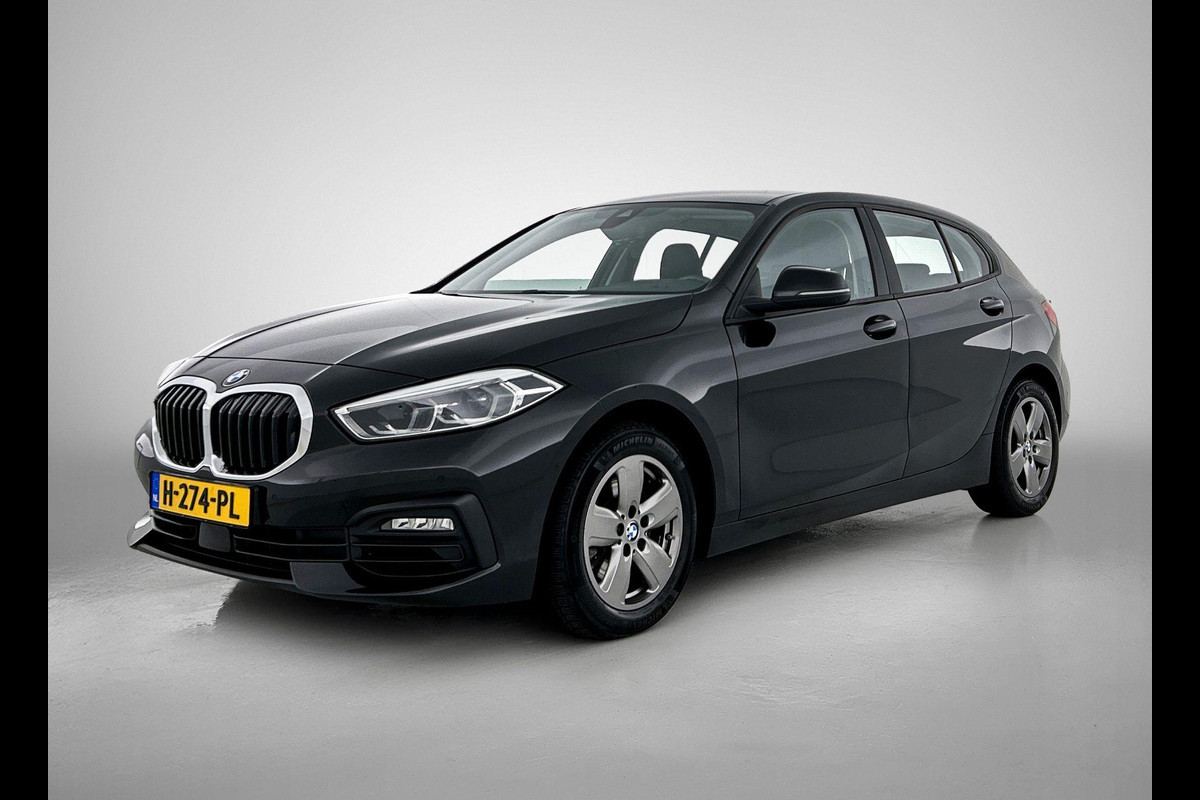 BMW 1-serie 118i Executive Edition Automaat (NAVIGATIE, CARPLAY, PDC, STUURBEDIENING, 1e EIGENAAR, GOED ONDERHOUDEN BMW 1-serie 118i Executive Edition Automaat (NAVIGATIE, CARPLAY, PDC, STUURBEDIENING, 1e EIGENAAR, GOED ONDERHOUDEN