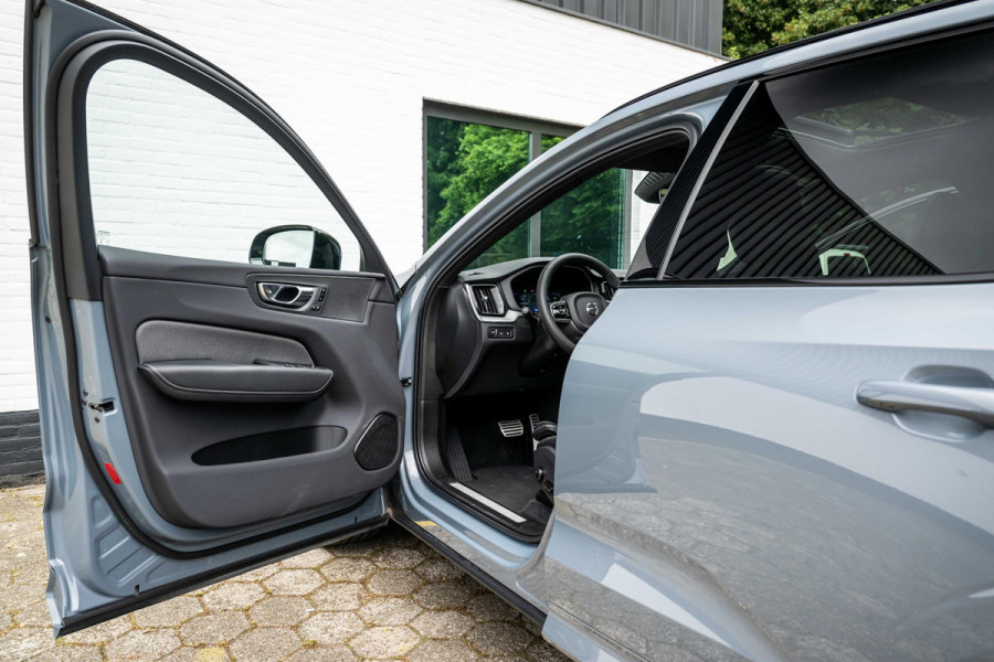 Volvo XC60 2.0 T6 AWD R-Design 398pk LONG RANGE Google Maps