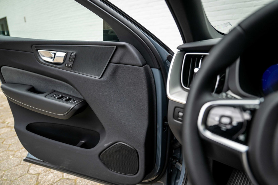Volvo XC60 2.0 T6 AWD R-Design 398pk LONG RANGE Google Maps