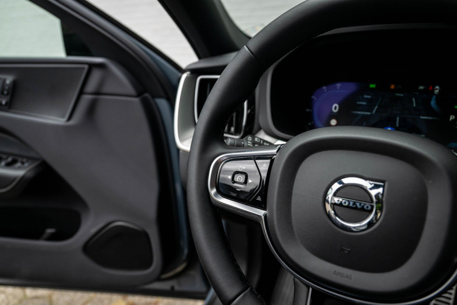 Volvo XC60 2.0 T6 AWD R-Design 398pk LONG RANGE Google Maps