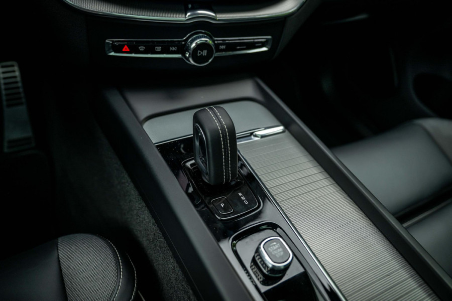 Volvo XC60 2.0 T6 AWD R-Design 398pk LONG RANGE Google Maps