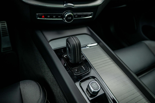 Volvo XC60 2.0 T6 AWD R-Design 398pk LONG RANGE Google Maps