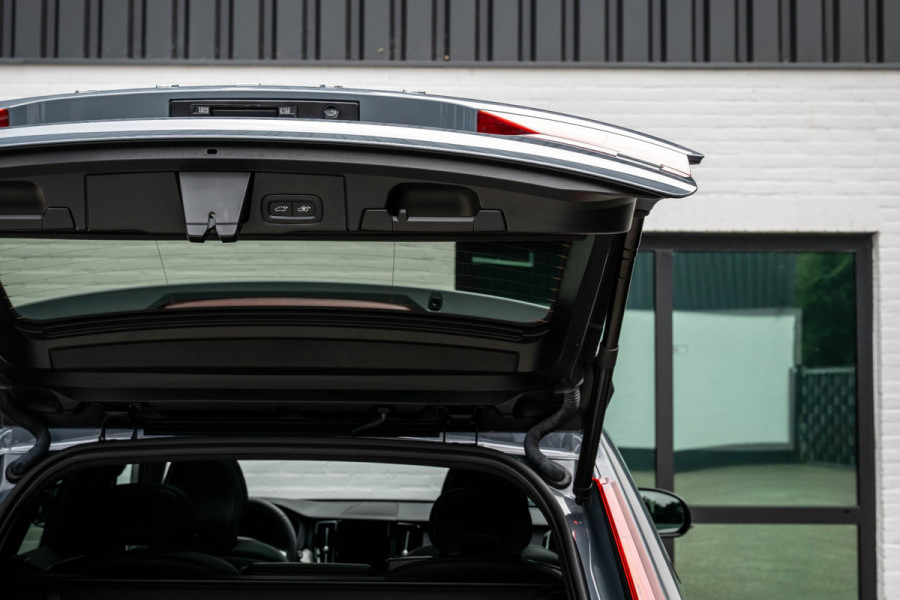 Volvo XC60 2.0 T6 AWD R-Design 398pk LONG RANGE Google Maps