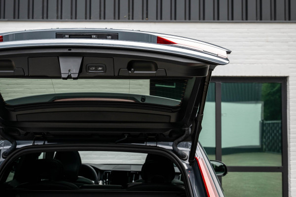 Volvo XC60 2.0 T6 AWD R-Design 398pk LONG RANGE Google Maps