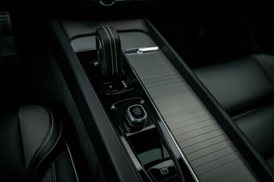 Volvo XC60 2.0 T6 AWD R-Design 398pk LONG RANGE Google Maps