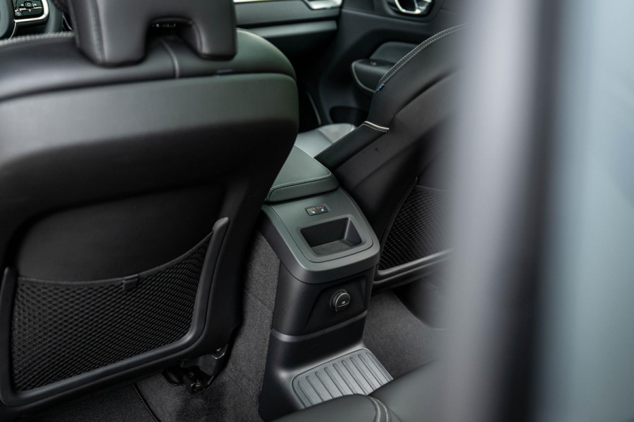 Volvo XC60 2.0 T6 AWD R-Design 398pk LONG RANGE Google Maps