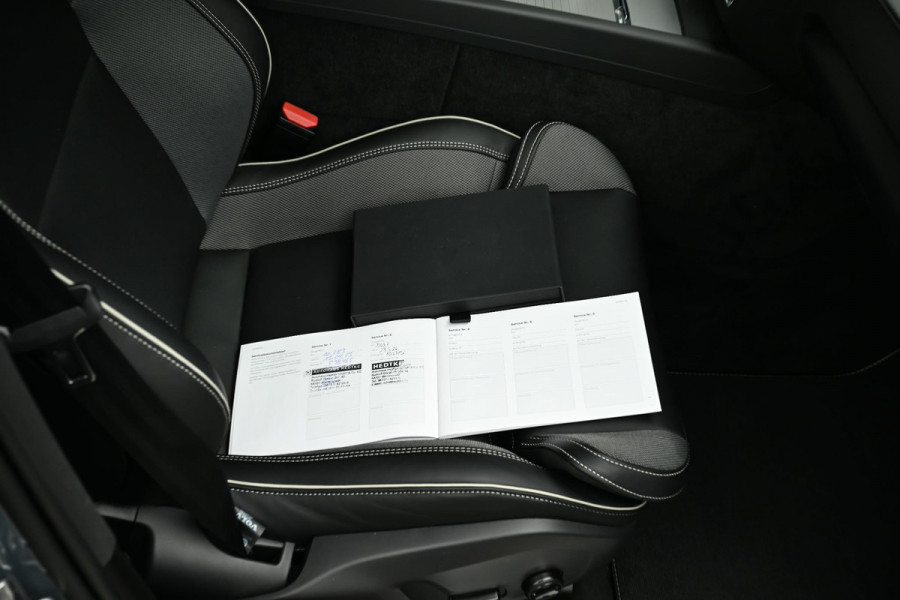 Volvo XC60 2.0 T6 AWD R-Design 398pk LONG RANGE Google Maps